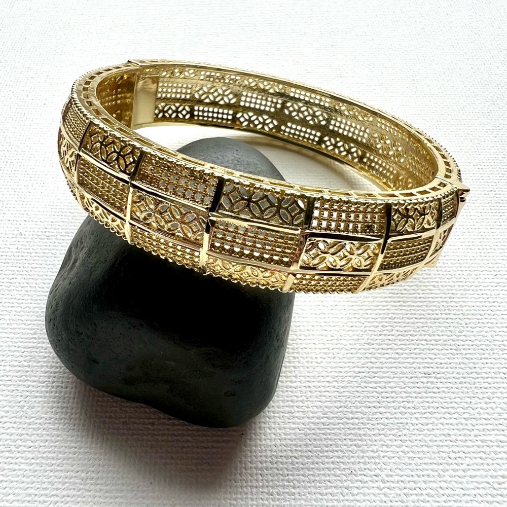18k Laminated Gold Bracelet with combined fabric.